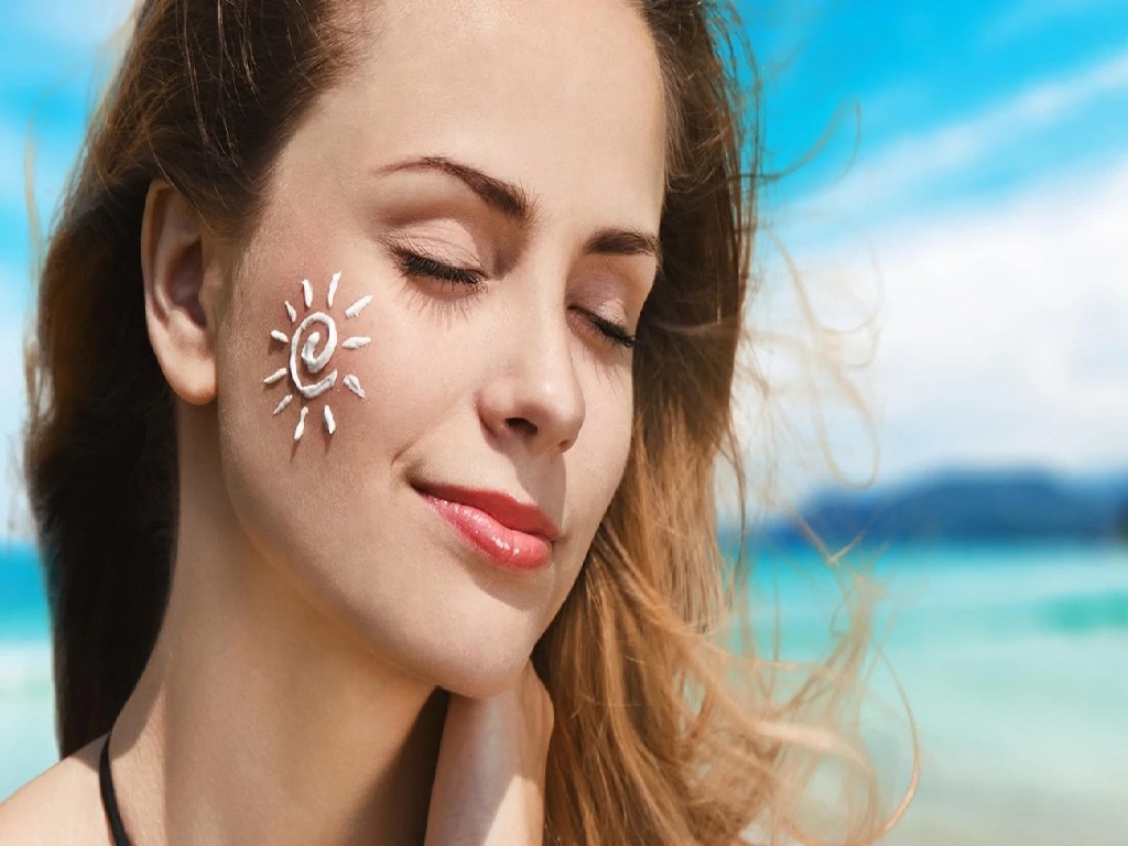 ضدآفتاب چیست و چرا استفاده روزانه از آن برای سلامت پوست ضروری است؟